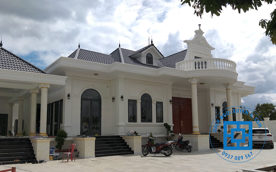 Ngôi nhà được lợp ngói ruby