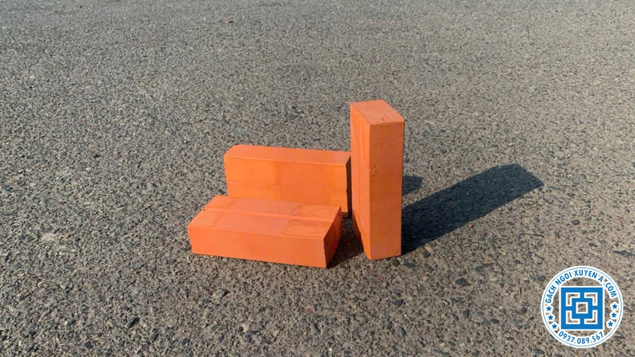 Bề Mặt Gạch Phẳng Mịn