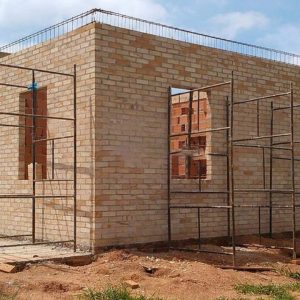 Gạch 2 lỗ có giá thành hợp lý giúp tiết kiệm chi phí thi công