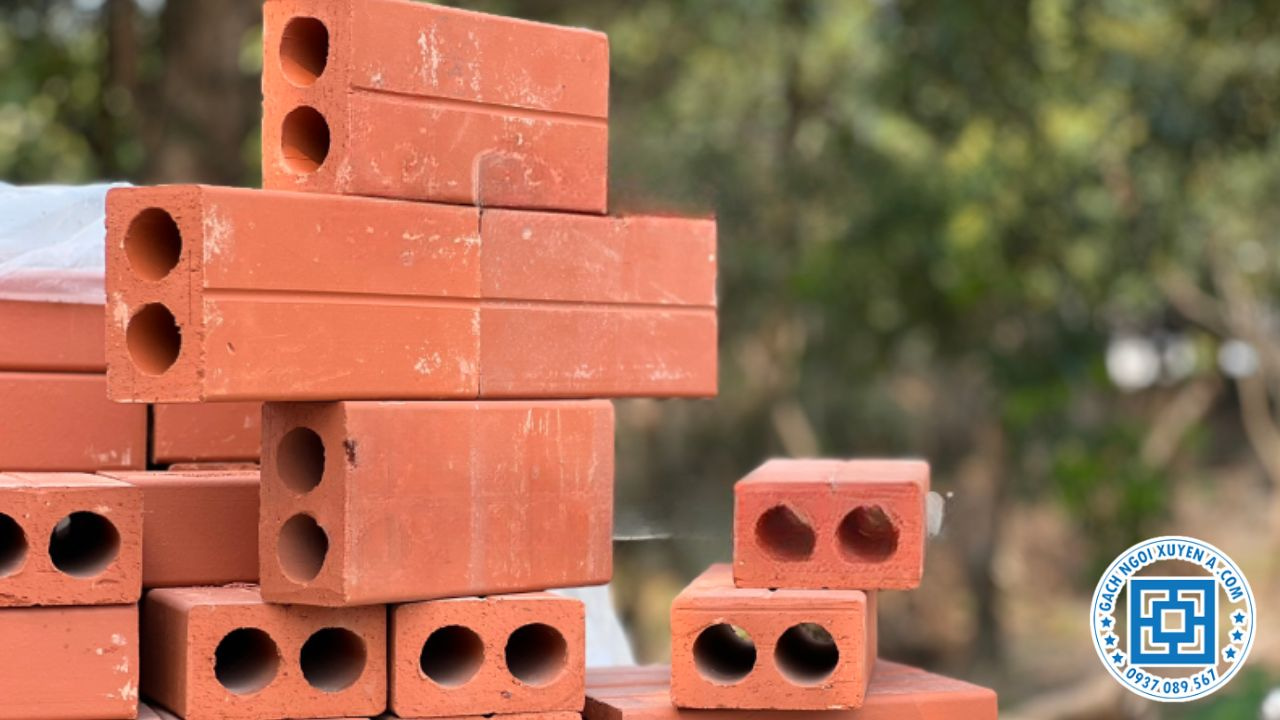 Gạch đinh 2 lỗ có màu đỏ đất chuẩn chất lượng