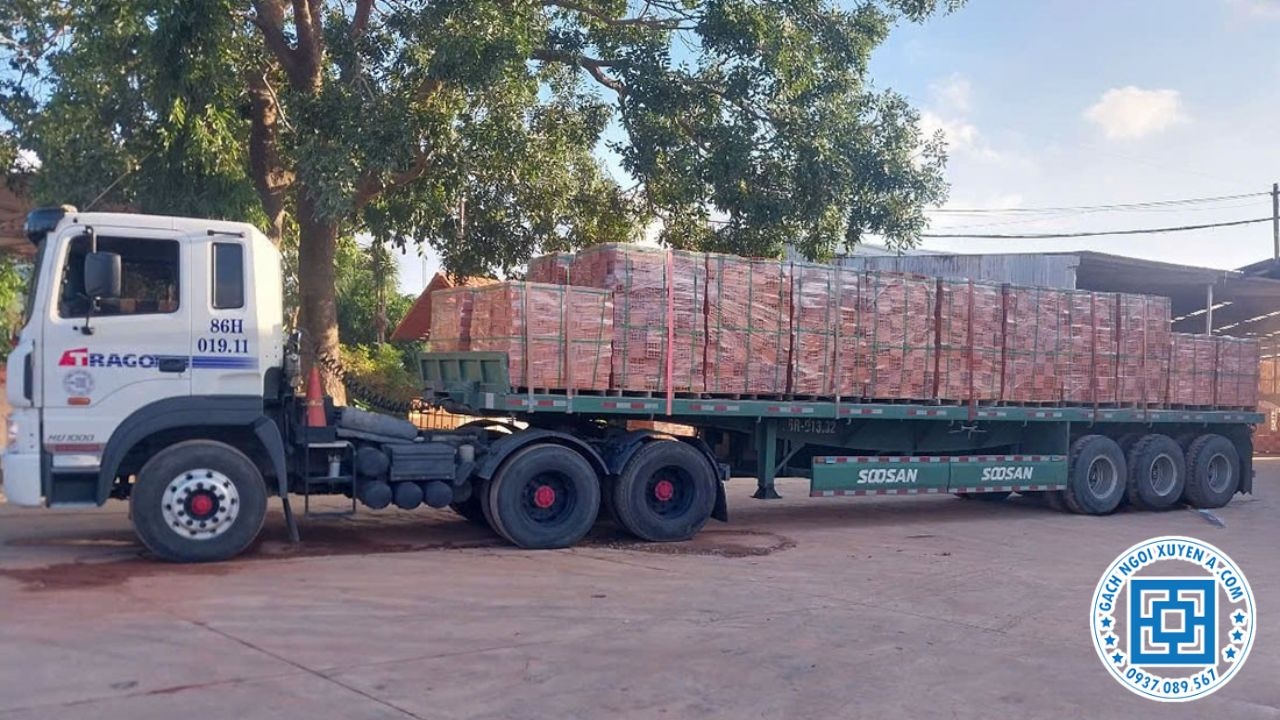 Gạch Ngói Xuyên Á hỗ trợ xe giao hàng đến công trình