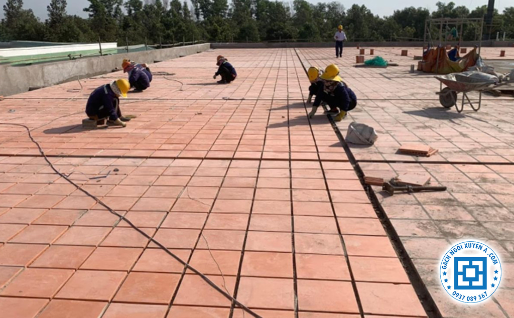 Gạch Lát Sân Thượng - Giúp Thoát Nước Và Chống Thấm Vượt Trội