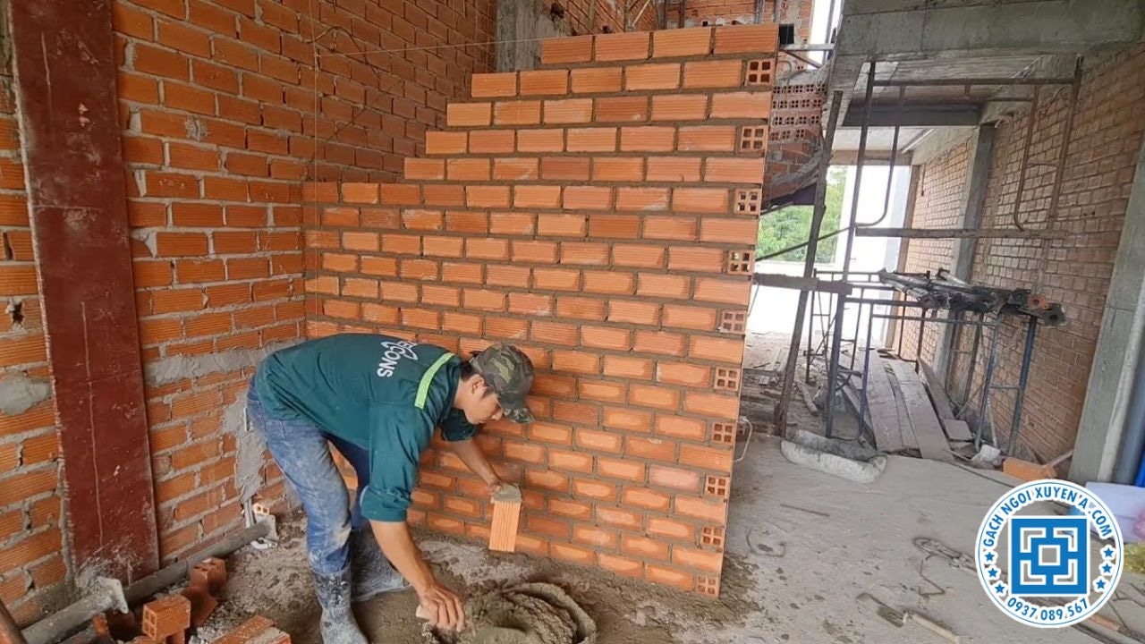 Vách Ngăn Giữa Các Phòng Được Xây Bằng Gạch Ống 4 Lỗ