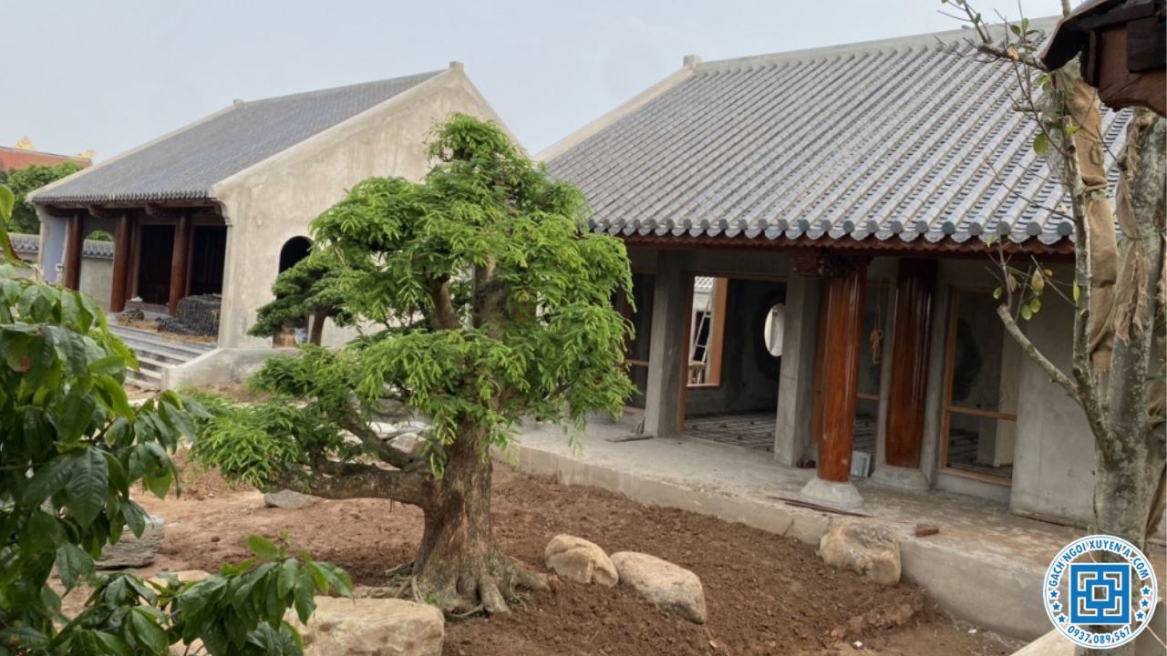 Nhà theo phong cách hoài cổ lợp ngói âm dương