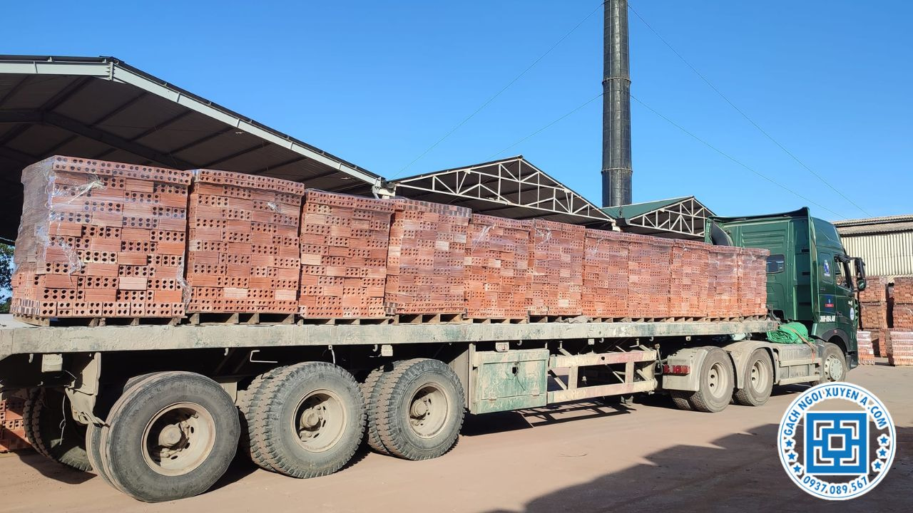 Vận chuyển nhanh chóng gạch 2 lỗ đến tận công trình