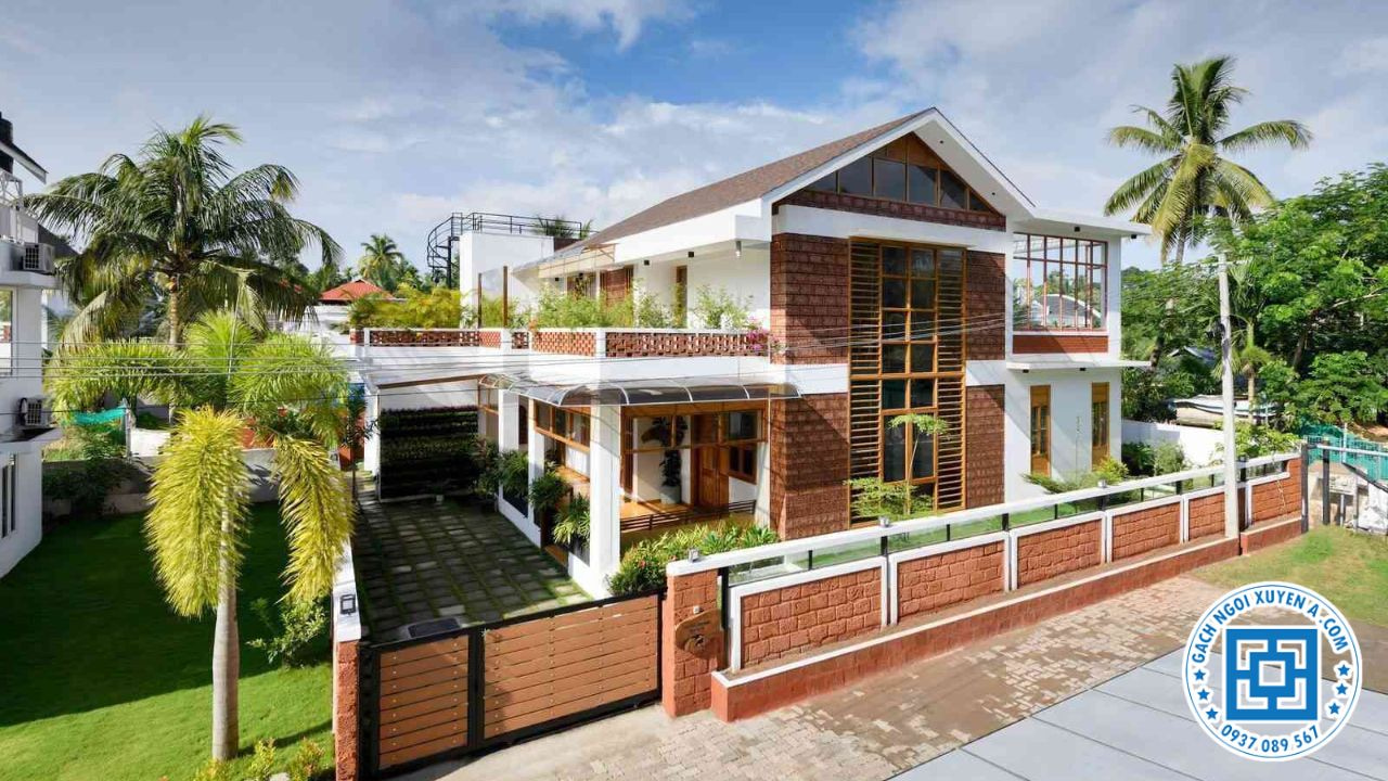 Đá Ong Vàng Cùng Với Cây Xanh Trong Vườn Tạo Cảm Giác Thư Thái Bền Vững