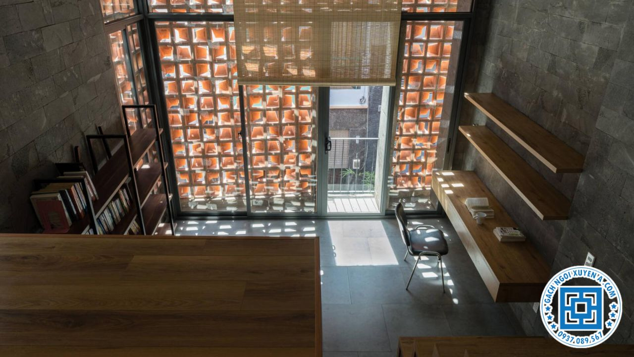 Bên Trong Căn Nhà Thoáng Mát