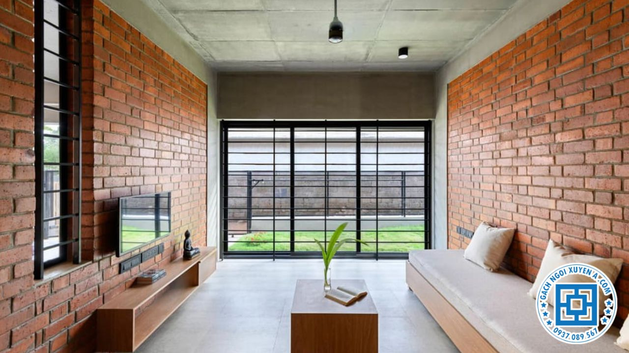 Phòng Khách Mang Cảm Giác Gần Gũi, Ấm Ấp Cho Căn Nhà Với Tường Gạch Thẻ